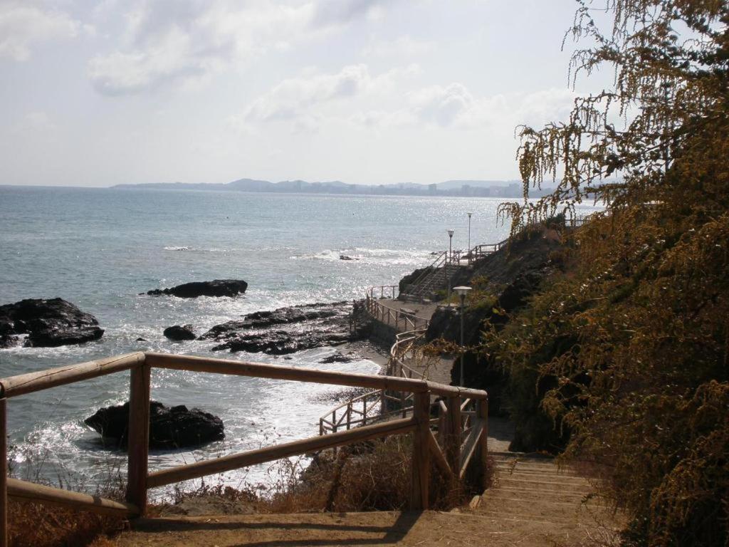 Sea View Apartment In 贝纳尔马德纳 外观 照片
